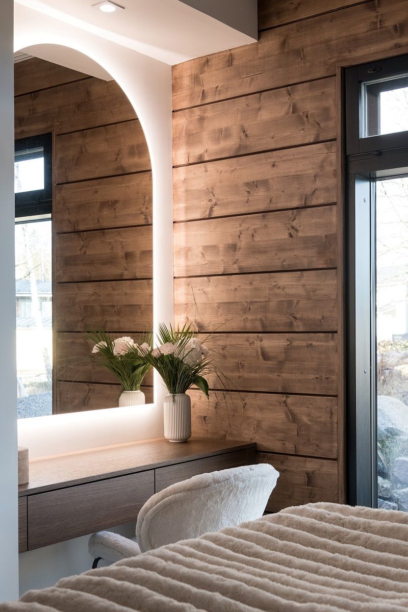 Bedroom vanity unit with two lights; a light mirror and a spotlight